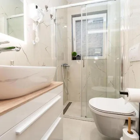 Appartement Bra I Premium With Outdoor Pool And Sauna - Quadruple *