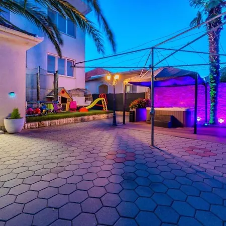 Bra I Premium With Outdoor Pool And Sauna - Quadruple Appartement *