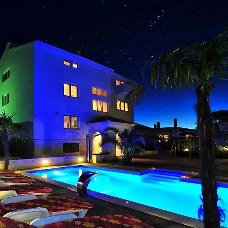 Appartement Bra I Premium With Outdoor Pool And Sauna - Quadruple *