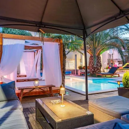 Appartement Bra I Premium With Outdoor Pool And Sauna - Quadruple Sukošan