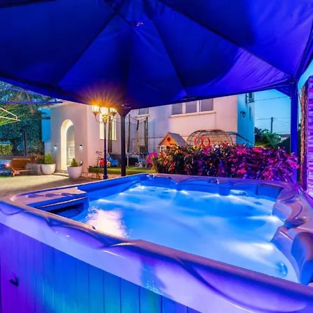 Bra I Premium With Outdoor Pool And Sauna - Quadruple